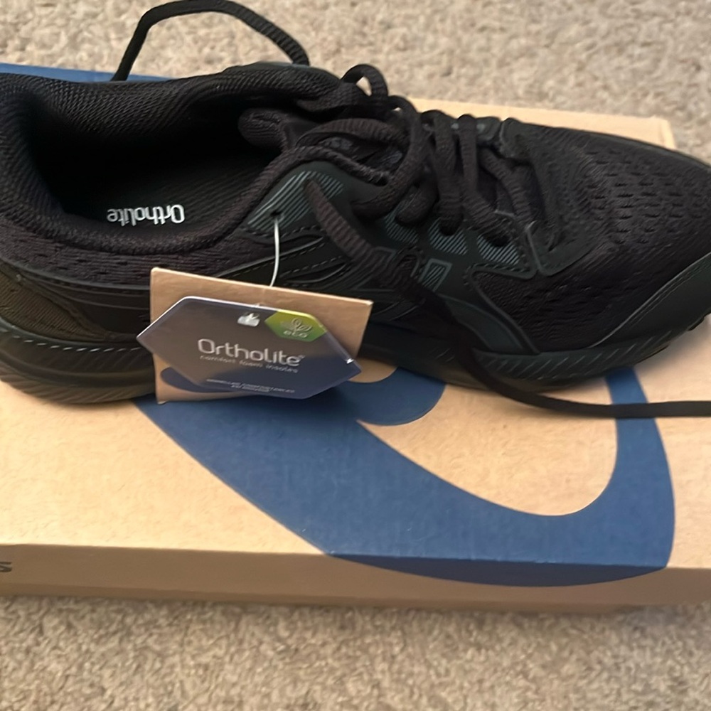 Women’s sz6.5 asics-contender